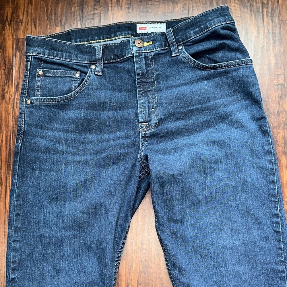 Wrangler Men's slim Straight Leg Jeans in Deep Blue size 33/30 - Picture 3 of 15